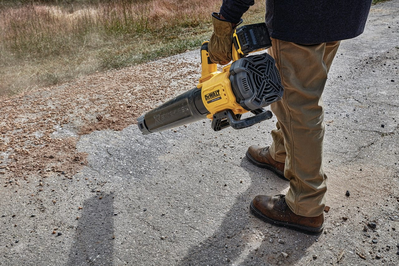Dmuchawa akumulatorowa DeWalt DCMBL562N do liści na baterie 18V BODY mocna Moc 1 W