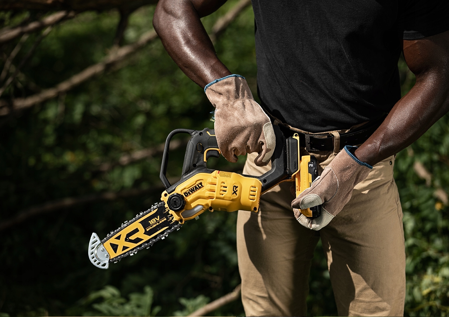 Piła łańcuchowa akumulatorowa gałęziowa 20cm 18V DeWALT DCMPS520N-QW Kod producenta DCMPS520N-XJ