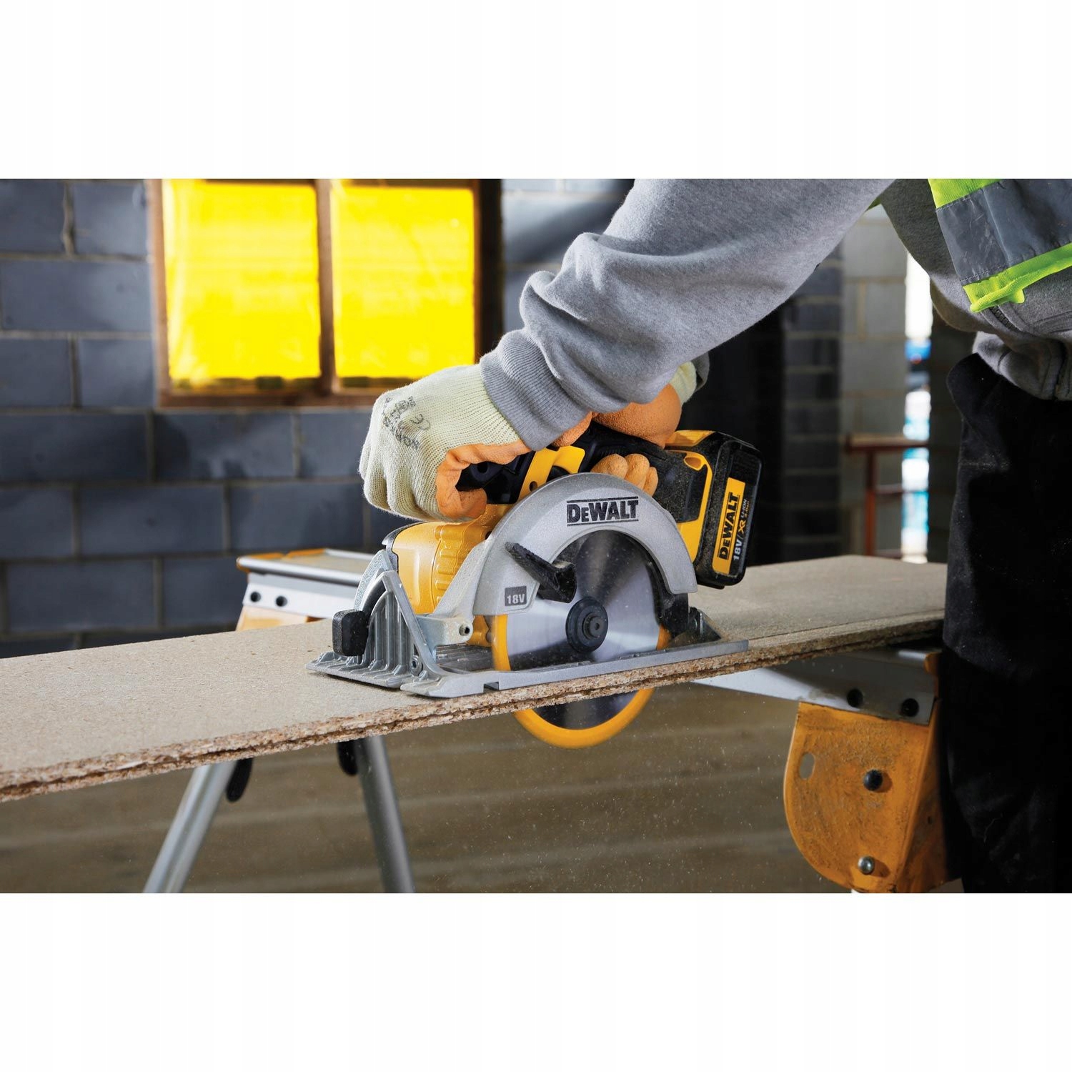 Piła tarczowa 18V 165mm DeWalt DCS391N Maksymalna głębokość cięcia 55 mm