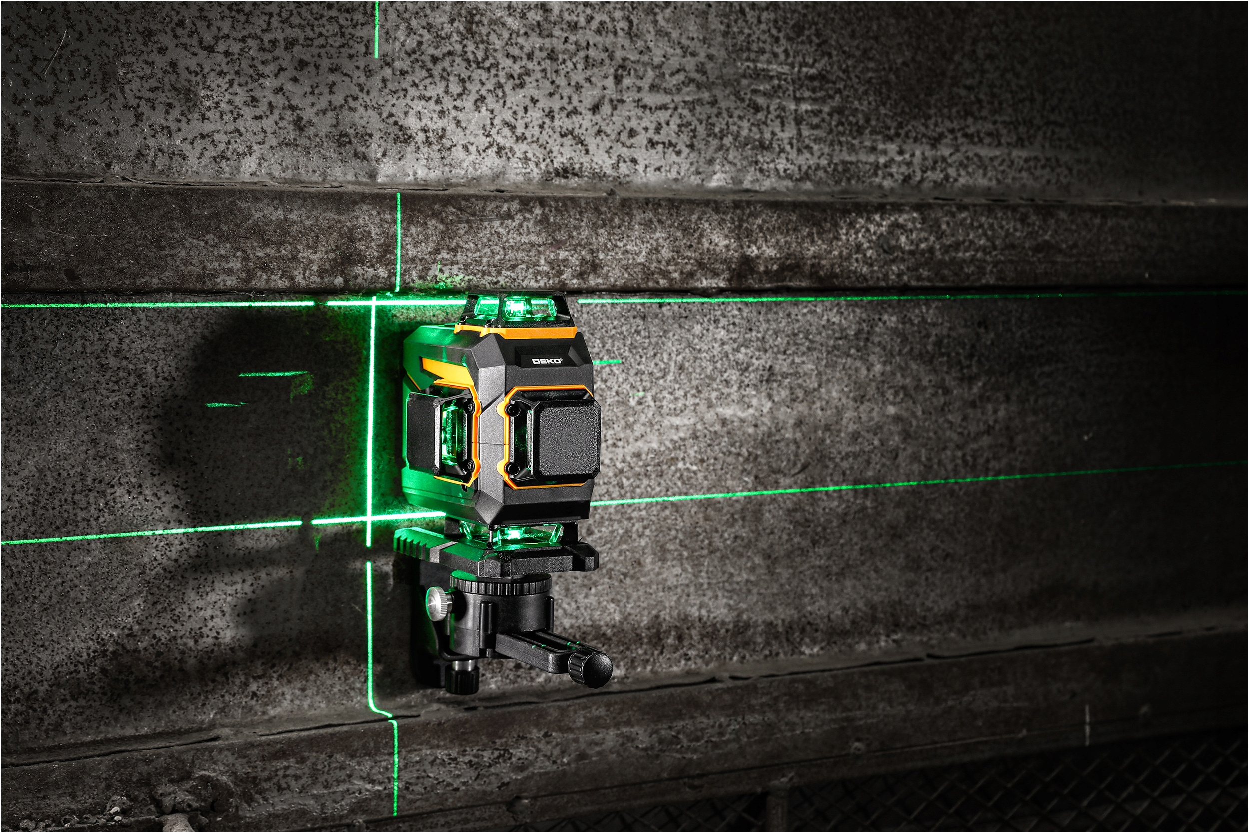 POZIOMICA LASEROWA 360 PRO PŁASZCZYZNOWA 4D LASER KRZYŻOWY ZIELONY DEKO Model DKLL16PS1 LASER KRZYŻOWY POZIOMICA LASEROWA