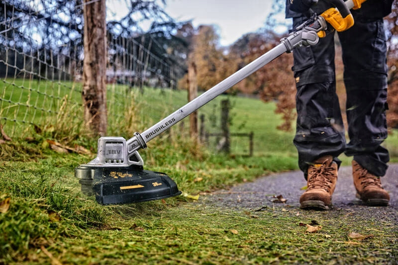 Podkaszarka żyłkowa do koszenia trawy DeWalt baterie 18V akumulatorowa KOSA Model DCMST561