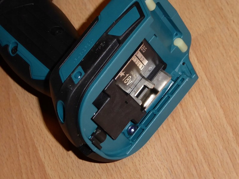 Wkrętarka Udarowa MAKITA DHP485RTJ 18V 2x5,0Ah - Siła 60Nm Rodzaj silnika silnik bezszczotkowy