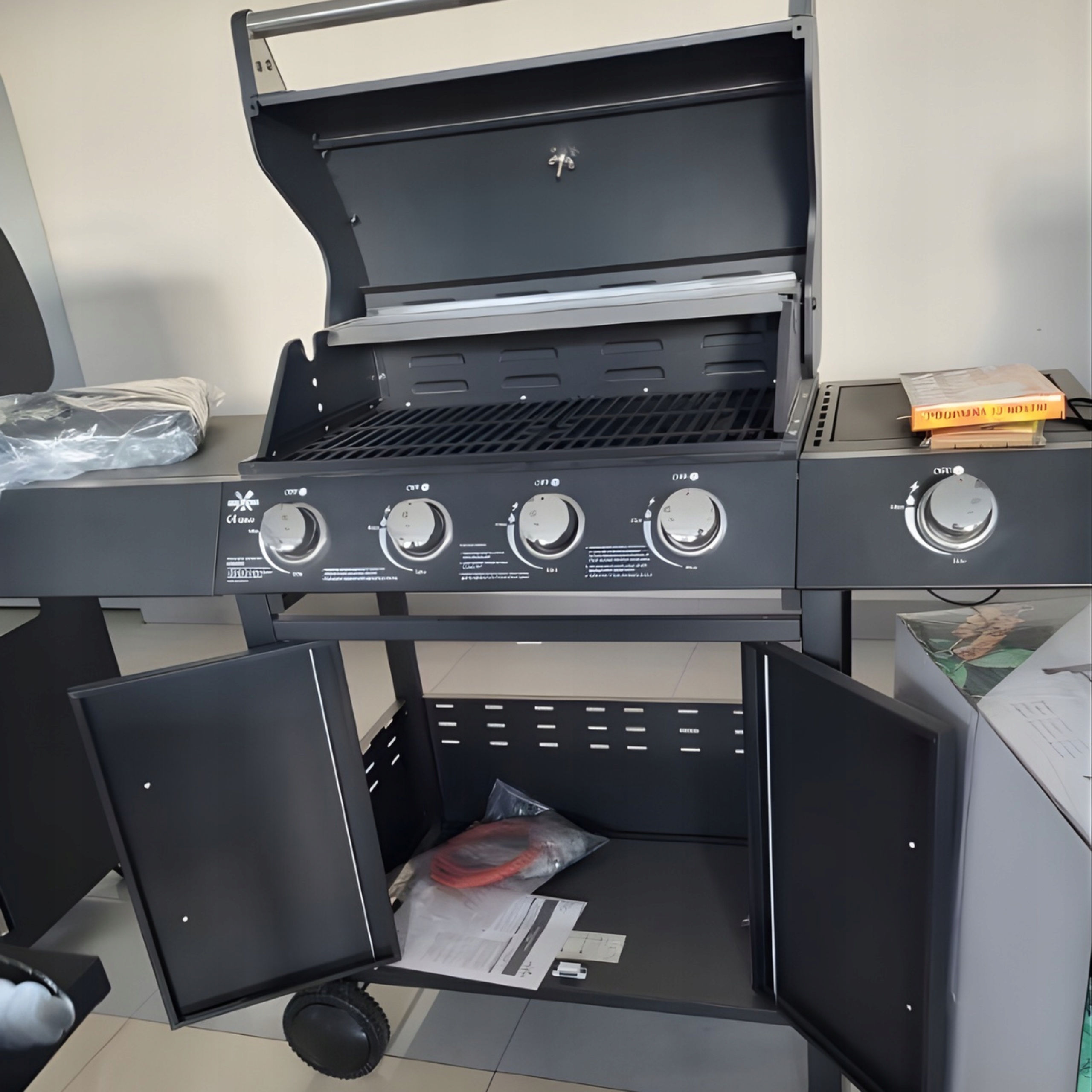 GRILL GAZOWY 13kW 4+1 Z REDUKTOREM POKROWCEM PALNIK BOCZNY ŻELIWNY RUSZT Wysokość grilla 112 cm