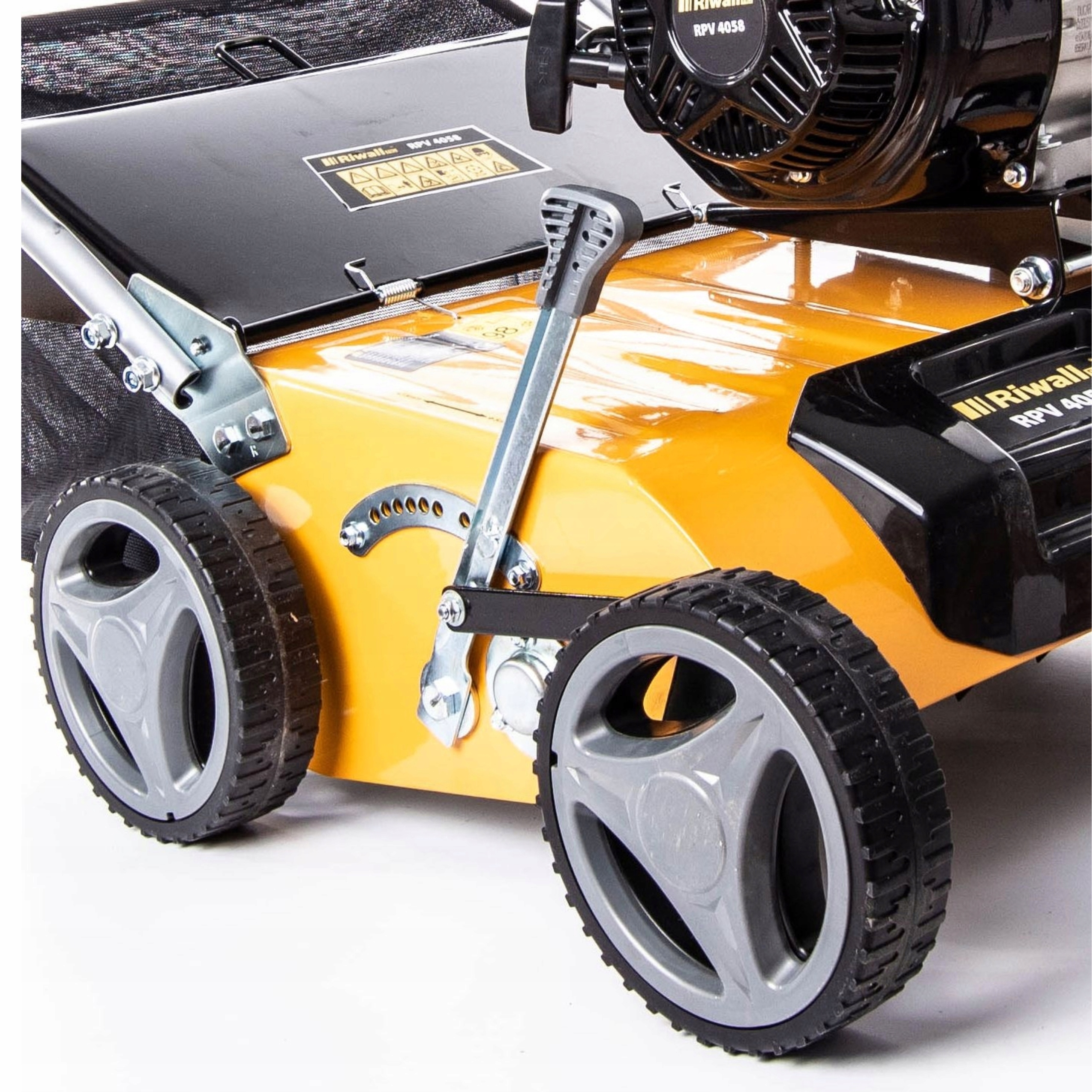 MOCNY AERATOR WERTYKULATOR SPALINOWY 4300W 10KM RIWALL 2 WAŁKI Moc silnika spalinowego 10 KM