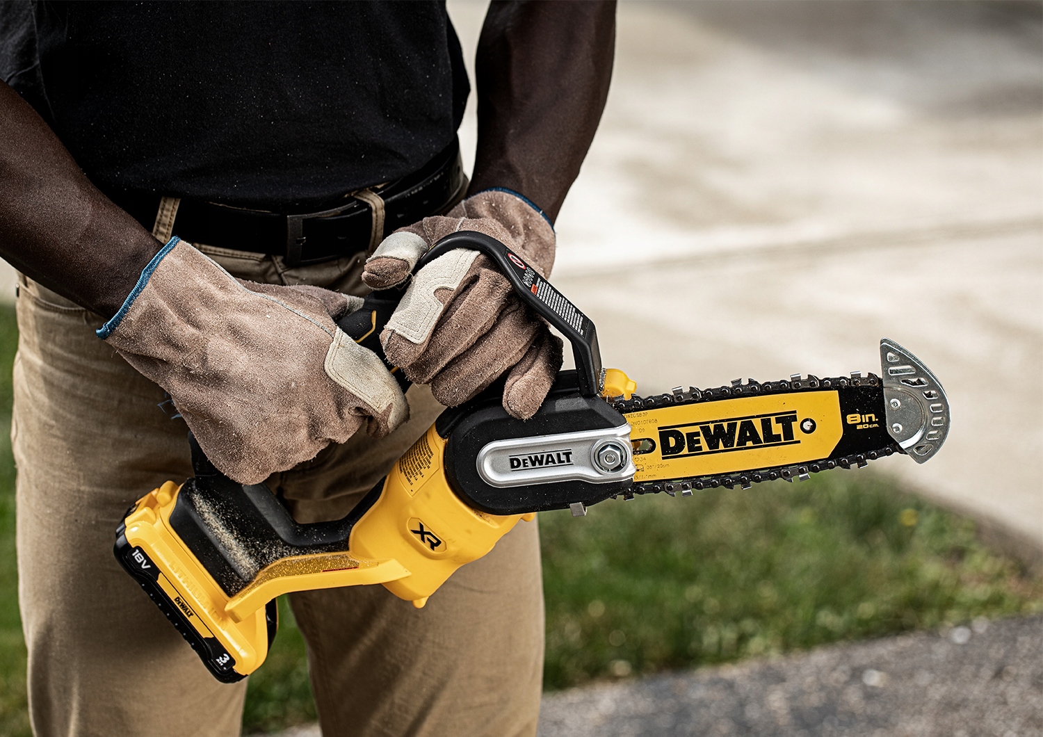 Piła łańcuchowa akumulatorowa gałęziowa 20cm 18V DeWALT DCMPS520N-QW Zbiornik oleju 55 ml