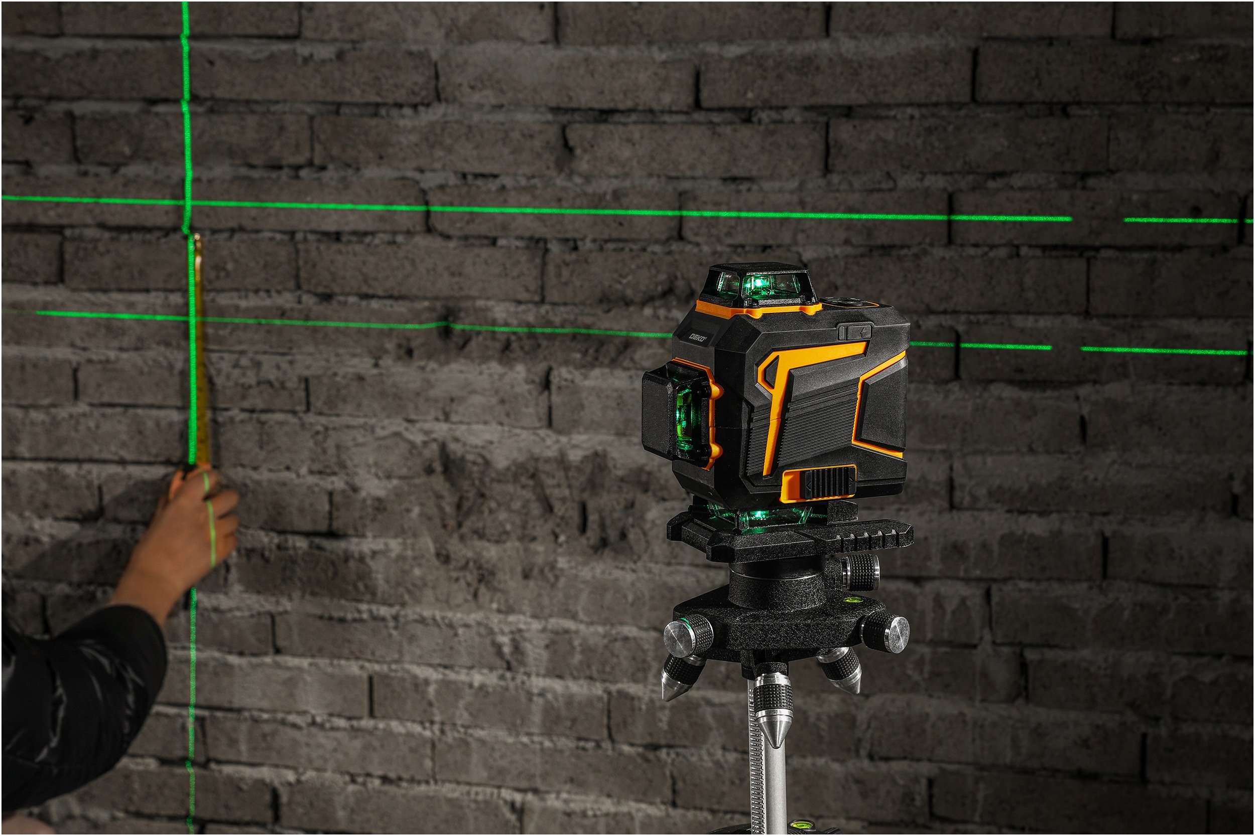 POZIOMICA LASEROWA 360 PRO PŁASZCZYZNOWA 4D LASER KRZYŻOWY ZIELONY DEKO Kąt wyświetlania linii pionowej 360°