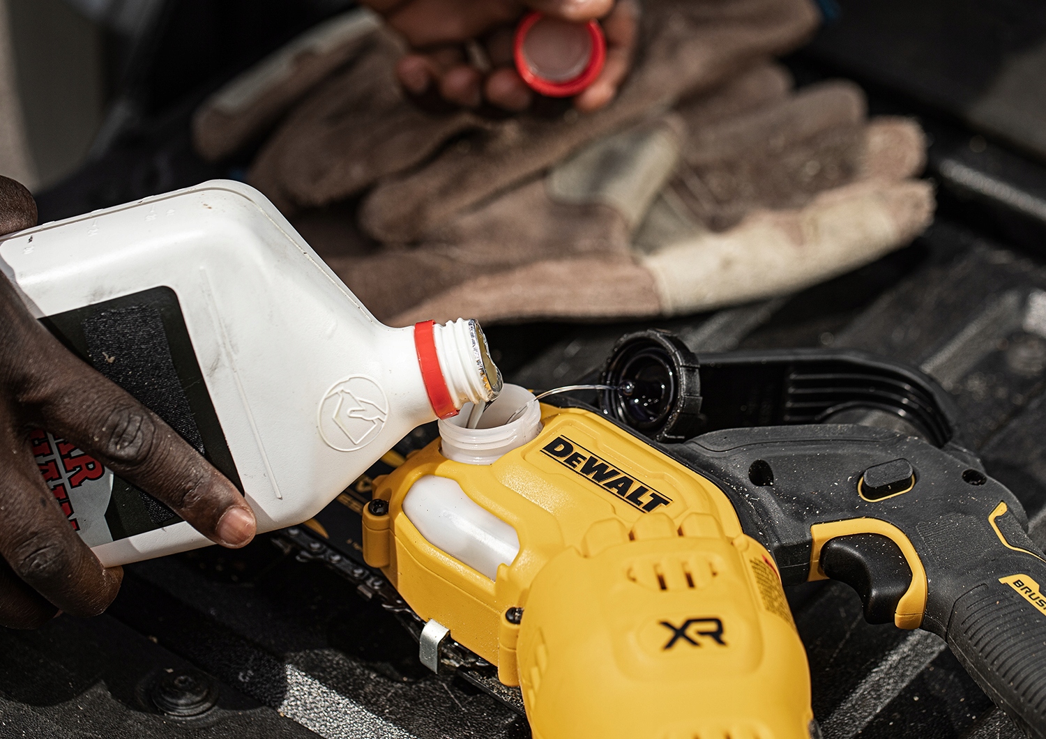 Piła łańcuchowa akumulatorowa gałęziowa 20cm 18V DeWALT DCMPS520N-QW Długość prowadnicy 20 cm