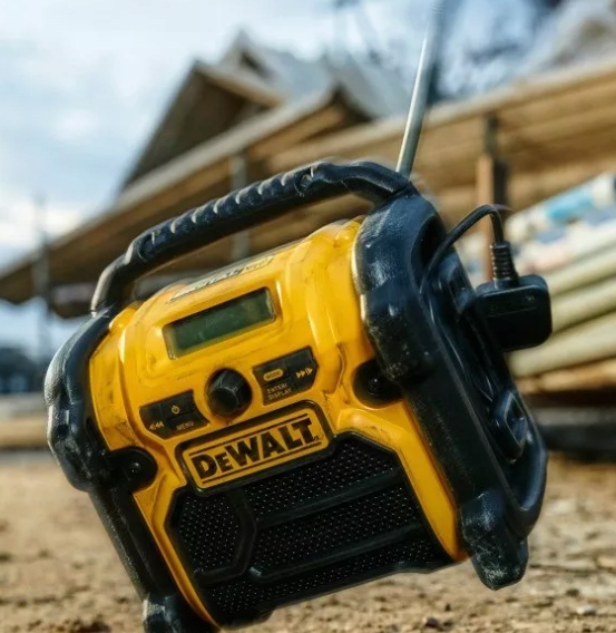 Kompaktowe radio DeWALT DCR019 FM AM AUX 18V / 230V Informacje dodatkowe kompatybilny z akumulatorami danej marki