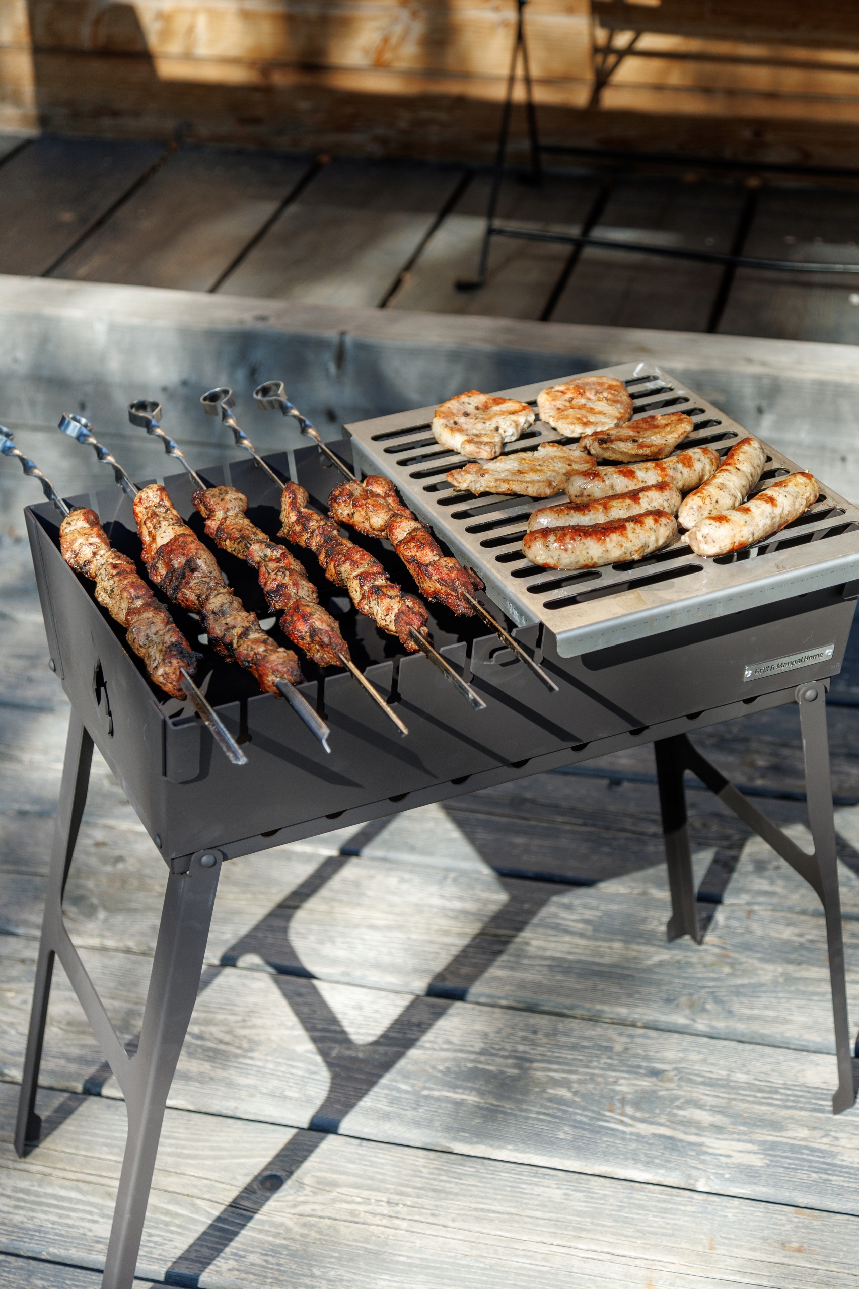 Mangal Grill Walizka Na 8 Szpikulec Składany Węglowy Metal 2mm Solidny Wysokość grilla 52 cm