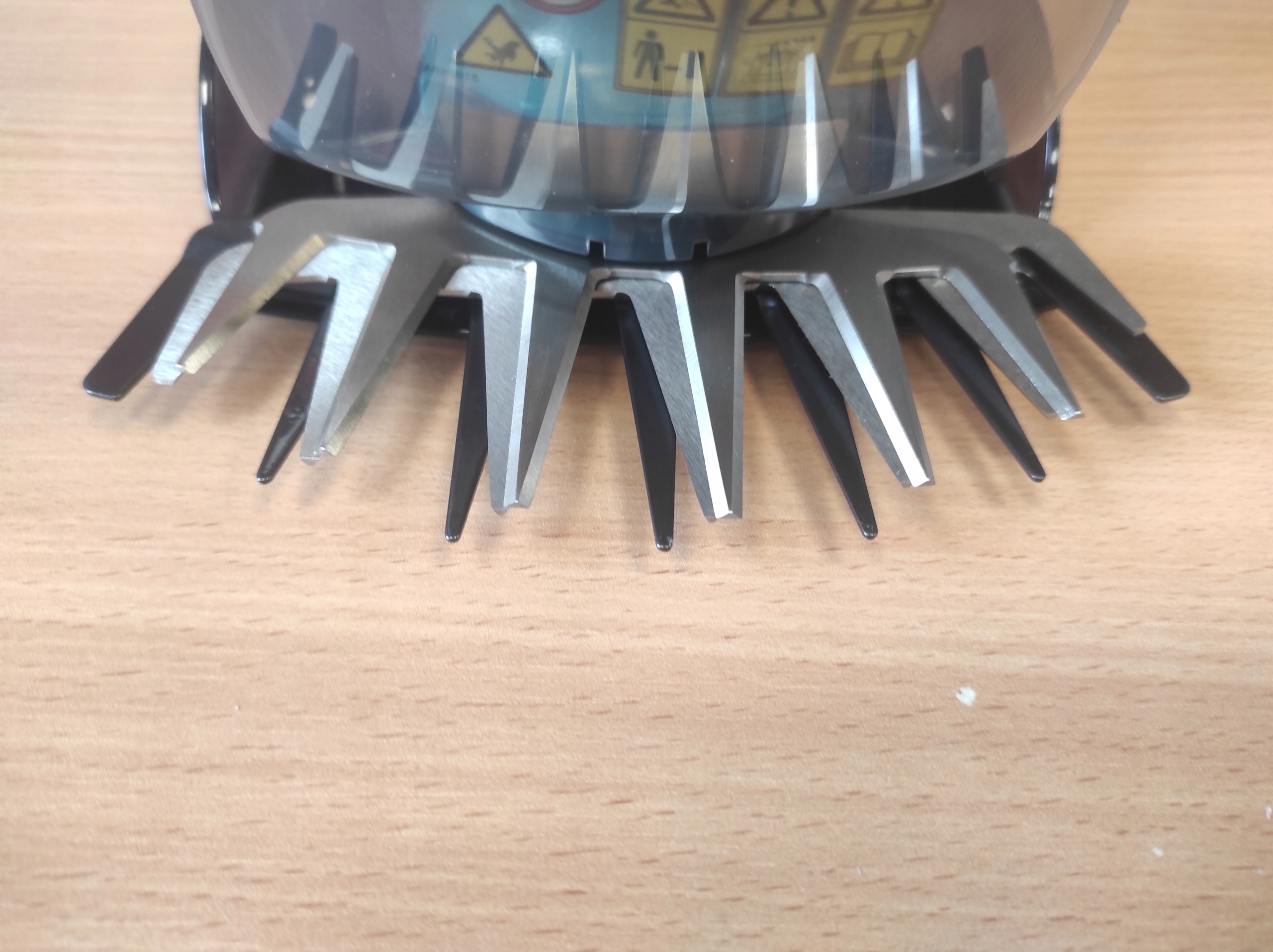 Nożyce AKU 18V do trawy/żywopłotu Makita DUM604ZX Maksymalna grubość ciętej gałęzi 16 mm